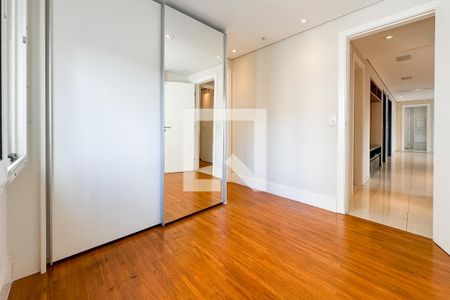 Apartamento à venda com 163m², 3 quartos e 3 vagas Apartamento à venda com 163m², 3 quartos e 3 vagasSuíte 2