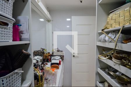 Apartamento à venda com 127m², 3 quartos e 2 vagas Apartamento à venda com 127m², 3 quartos e 2 vagasCloset da Suíte 1