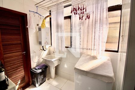 Apartamento à venda com 145m², 4 quartos e 2 vagas Apartamento à venda com 145m², 4 quartos e 2 vagasÁrea de Serviço