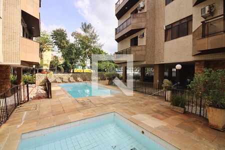 Apartamento à venda com 145m², 4 quartos e 2 vagas Apartamento à venda com 145m², 4 quartos e 2 vagasÁrea comum - Piscina
