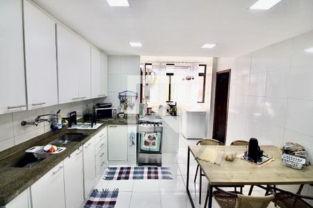 Apartamento à venda com 145m², 4 quartos e 2 vagas Apartamento à venda com 145m², 4 quartos e 2 vagasCozinha