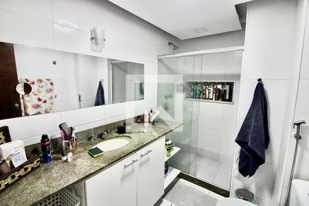 Apartamento à venda com 145m², 4 quartos e 2 vagas Apartamento à venda com 145m², 4 quartos e 2 vagasBanheiro Social