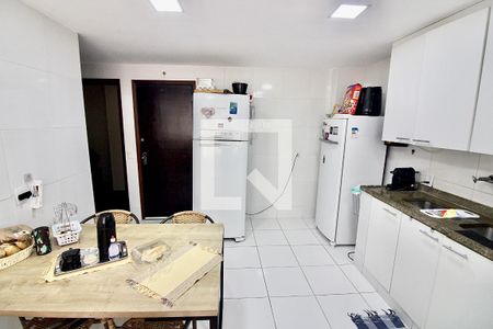 Apartamento à venda com 145m², 4 quartos e 2 vagas Apartamento à venda com 145m², 4 quartos e 2 vagasCozinha