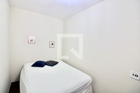 Apartamento à venda com 145m², 4 quartos e 2 vagas Apartamento à venda com 145m², 4 quartos e 2 vagasQuarto de Serviço