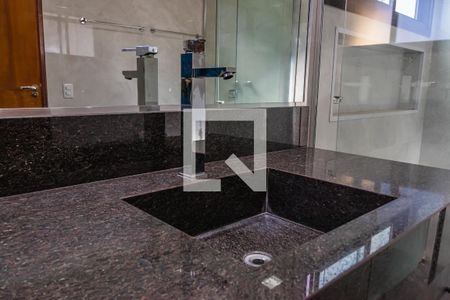 Casa de condomínio para alugar com 800m², 4 quartos e 6 vagas Casa de condomínio para alugar com 800m², 4 quartos e 6 vagasBanheiro da Suíte 3