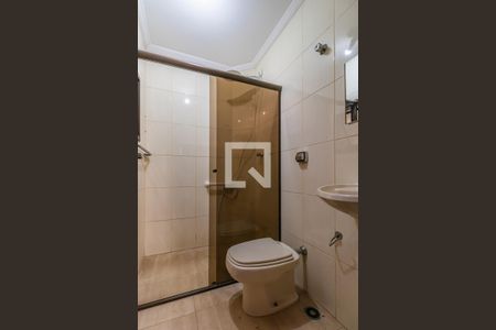 Casa de condomínio para alugar com 800m², 4 quartos e 6 vagas Casa de condomínio para alugar com 800m², 4 quartos e 6 vagasBanheiro da Suíte de Serviço