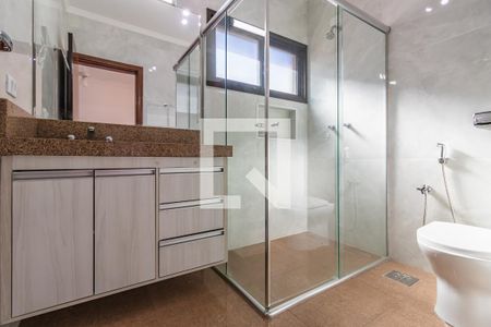 Casa de condomínio para alugar com 800m², 4 quartos e 6 vagas Casa de condomínio para alugar com 800m², 4 quartos e 6 vagasBanheiro da Suíte 1