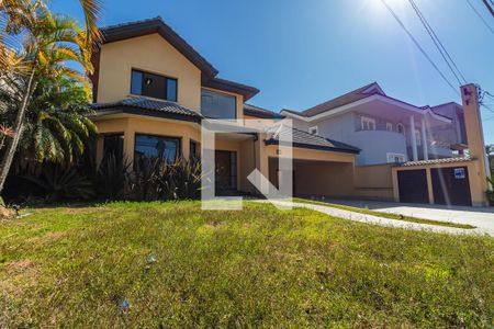 Casa de condomínio para alugar com 800m², 4 quartos e 6 vagas Casa de condomínio para alugar com 800m², 4 quartos e 6 vagasFachada