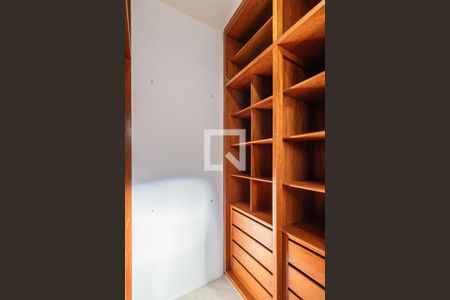 Casa de condomínio para alugar com 800m², 4 quartos e 6 vagas Casa de condomínio para alugar com 800m², 4 quartos e 6 vagasSuíte 3