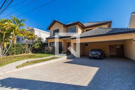 Casa de condomínio para alugar com 800m², 4 quartos e 6 vagas Casa de condomínio para alugar com 800m², 4 quartos e 6 vagasFachada