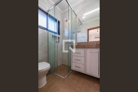 Casa de condomínio para alugar com 800m², 4 quartos e 6 vagas Casa de condomínio para alugar com 800m², 4 quartos e 6 vagasBanheiro da Suíte 2