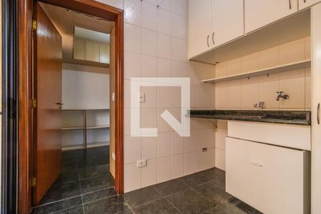 Casa de condomínio para alugar com 800m², 4 quartos e 6 vagas Casa de condomínio para alugar com 800m², 4 quartos e 6 vagasÁrea de Serviço