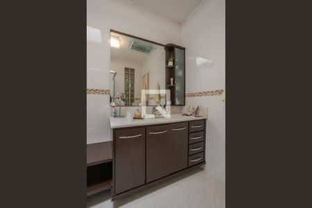 Casa à venda com 225m², 3 quartos e 4 vagasBanheiro da Suíte