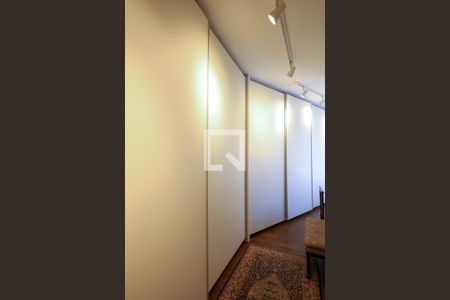 Apartamento à venda com 130m², 3 quartos e 3 vagas Apartamento à venda com 130m², 3 quartos e 3 vagasArmários da Suíte