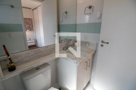 Apartamento à venda com 74m², 2 quartos e 2 vagasBanheiro da Suíte