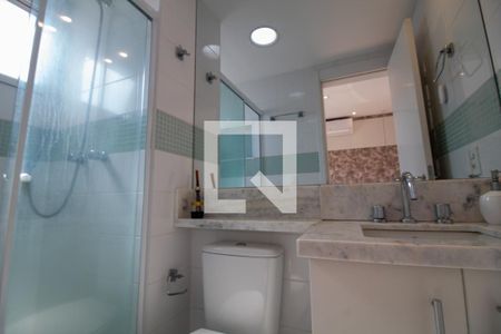 Apartamento à venda com 74m², 2 quartos e 2 vagasBanheiro da Suíte