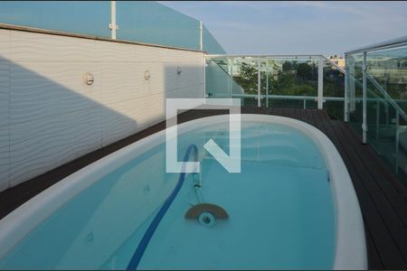Apartamento à venda com 370m², 4 quartos e 3 vagasÁrea comum - Piscina