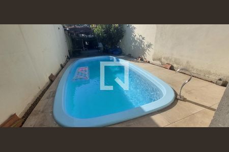 Casa à venda com 250m², 3 quartos e 5 vagas Casa à venda com 250m², 3 quartos e 5 vagasPiscina