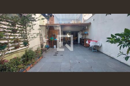 Casa à venda com 250m², 3 quartos e 5 vagas Casa à venda com 250m², 3 quartos e 5 vagasQuintal