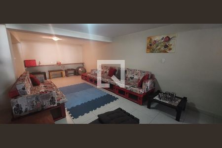 Casa à venda com 250m², 3 quartos e 5 vagas Casa à venda com 250m², 3 quartos e 5 vagasÁrea de festas