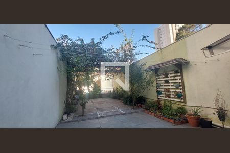 Casa à venda com 250m², 3 quartos e 5 vagas Casa à venda com 250m², 3 quartos e 5 vagasQuintal - Jardim