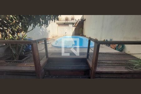 Casa à venda com 250m², 3 quartos e 5 vagas Casa à venda com 250m², 3 quartos e 5 vagasPiscina