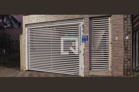 Casa à venda com 250m², 3 quartos e 5 vagas Casa à venda com 250m², 3 quartos e 5 vagasFachada