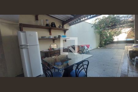 Casa à venda com 250m², 3 quartos e 5 vagas Casa à venda com 250m², 3 quartos e 5 vagasEspaço Churrasqueira