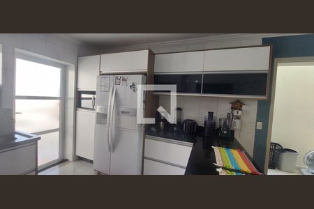 Casa à venda com 250m², 3 quartos e 5 vagas Casa à venda com 250m², 3 quartos e 5 vagasCozinha