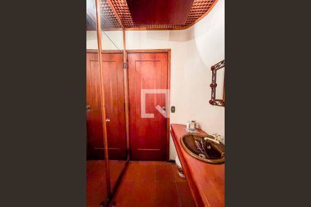 Casa à venda com 500m², 4 quartos e 5 vagasLavabo