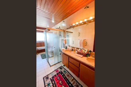 Casa à venda com 500m², 4 quartos e 5 vagasBanheiro 2