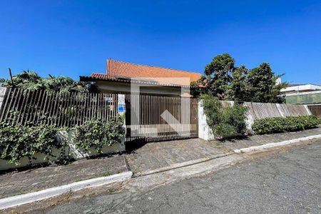 Casa à venda com 500m², 4 quartos e 5 vagasFachada