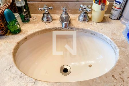 Casa à venda com 500m², 4 quartos e 5 vagasBanheiro 2