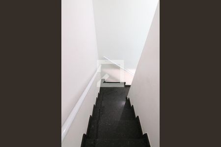 Casa à venda com 120m², 3 quartos e 2 vagasEscada