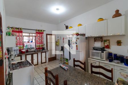Casa à venda com 319m², 4 quartos e 3 vagas Casa à venda com 319m², 4 quartos e 3 vagasSala de Jantar