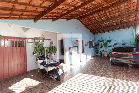 Casa à venda com 319m², 4 quartos e 3 vagas Casa à venda com 319m², 4 quartos e 3 vagasGaragem