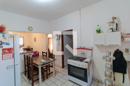 Casa à venda com 319m², 4 quartos e 3 vagas Casa à venda com 319m², 4 quartos e 3 vagasCozinha