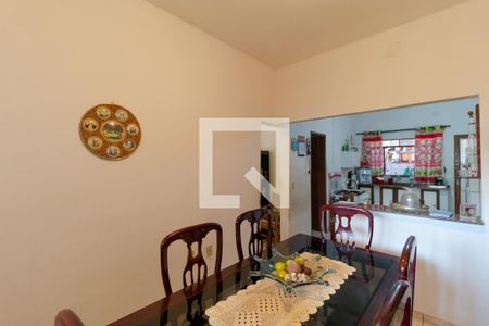 Casa à venda com 319m², 4 quartos e 3 vagas Casa à venda com 319m², 4 quartos e 3 vagasSala de Jantar