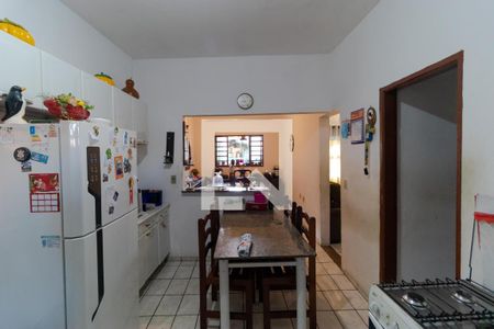 Casa à venda com 319m², 4 quartos e 3 vagas Casa à venda com 319m², 4 quartos e 3 vagasCozinha