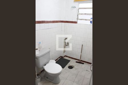 Banheiro de apartamento para alugar com 1 quarto, 31m² em Centro, São Vicente
