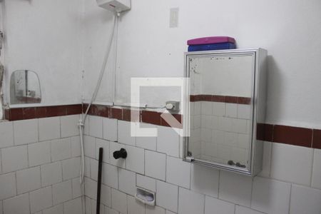 Banheiro de apartamento para alugar com 1 quarto, 31m² em Centro, São Vicente