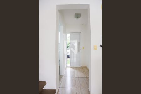 Hall de entrada de casa para alugar com 2 quartos, 70m² em Jardim Pioneira, Cotia