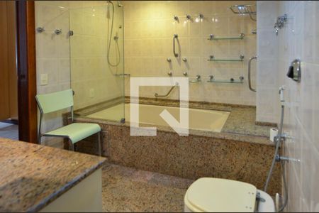 Apartamento à venda com 120m², 2 quartos e 2 vagasBanheiro da Suíte 1
