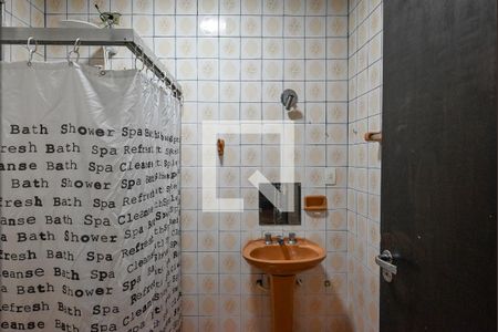 Apartamento à venda com 552m², 4 quartos e 6 vagasBanheiro do Quarto 2