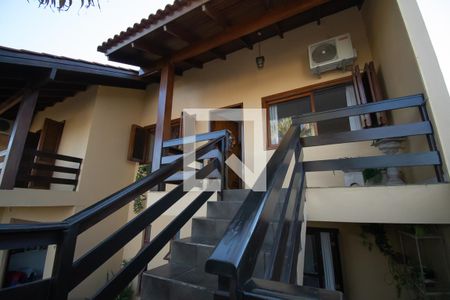 Casa à venda com 320m², 5 quartos e 2 vagas Casa à venda com 320m², 5 quartos e 2 vagasentrada piso superior