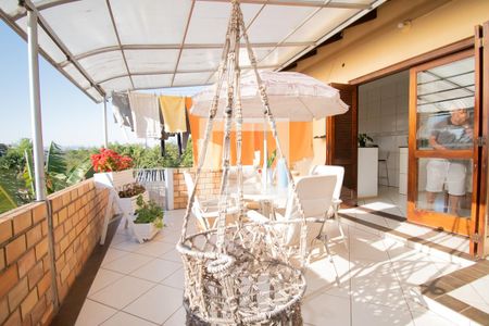 Casa à venda com 320m², 5 quartos e 2 vagas Casa à venda com 320m², 5 quartos e 2 vagasvaranda- área de serviço