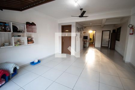 Casa à venda com 320m², 5 quartos e 2 vagas Casa à venda com 320m², 5 quartos e 2 vagasgaragem
