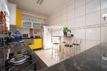 Casa à venda com 320m², 5 quartos e 2 vagas Casa à venda com 320m², 5 quartos e 2 vagascozinha