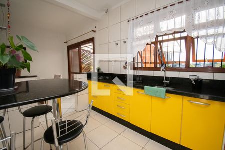 Casa à venda com 320m², 5 quartos e 2 vagas Casa à venda com 320m², 5 quartos e 2 vagascozinha