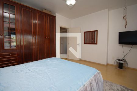 Casa à venda com 320m², 5 quartos e 2 vagas Casa à venda com 320m², 5 quartos e 2 vagasquarto 5